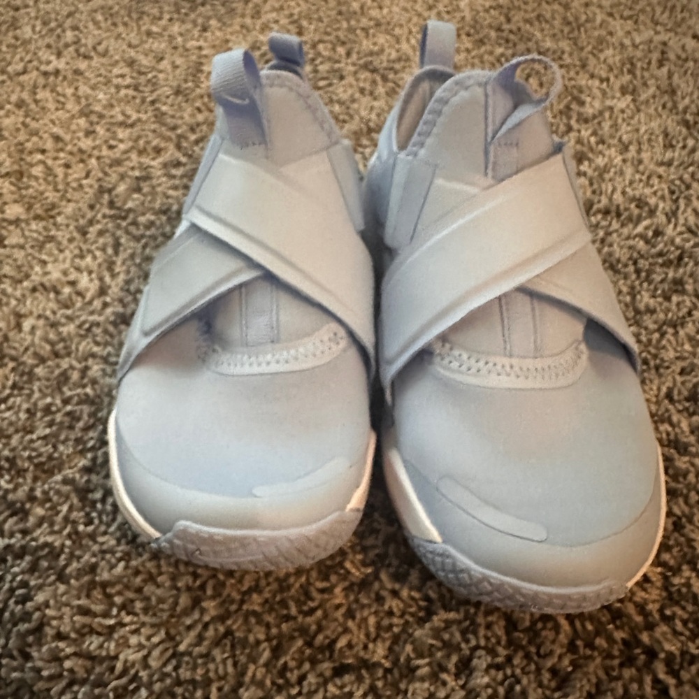 Girls Nike tennis shoes